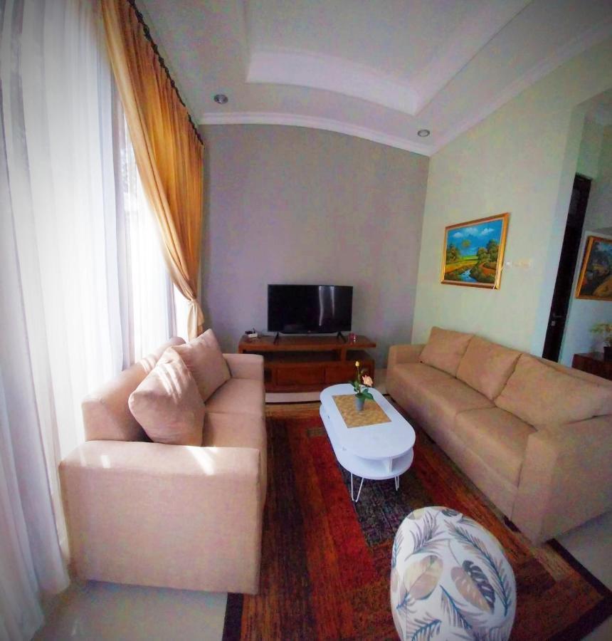 Gated 3Br Residence - 10 Mins From Malioboro Джокьякарта Экстерьер фото